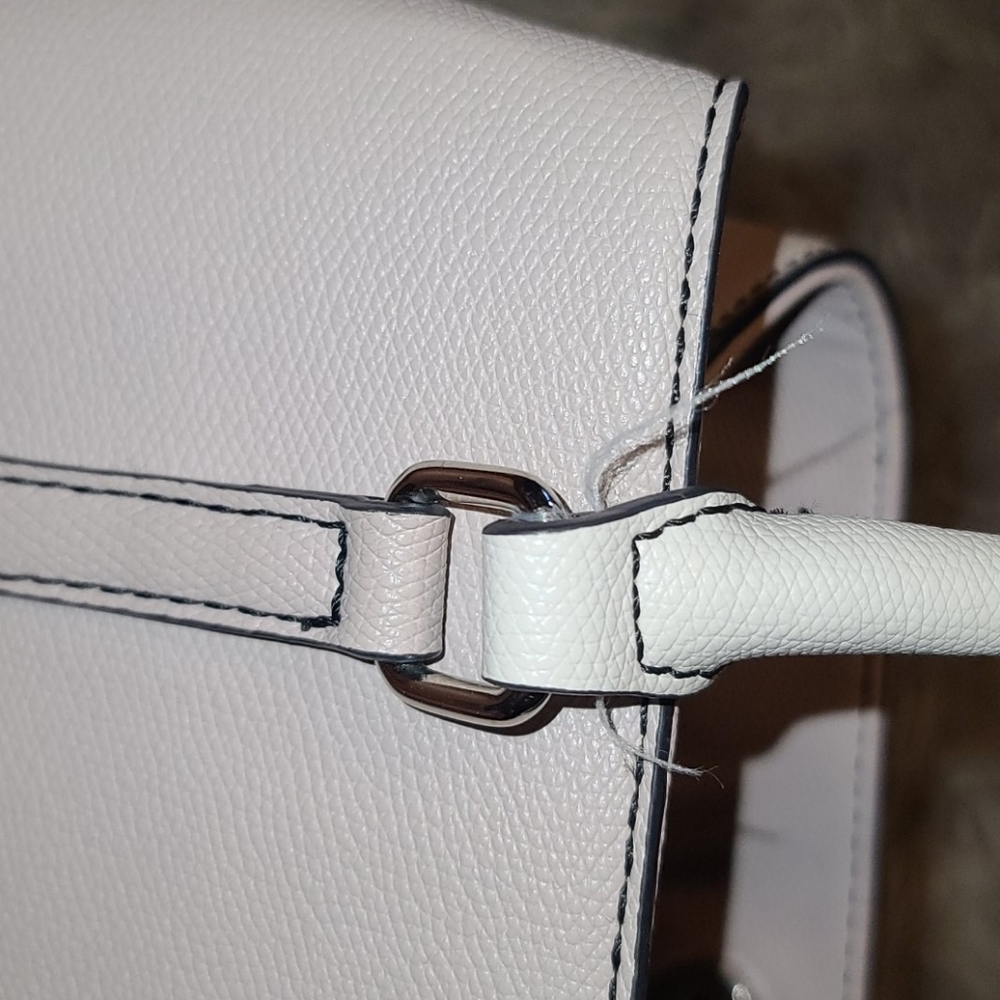 GUESS PURSE - Picture 3 of 5